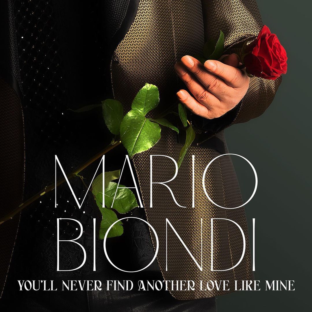 Mario Biondi indossa un Abito ANDREA VERSALI per il suo nuovo album romantic